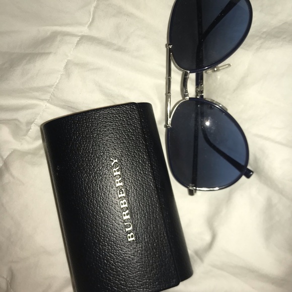 Burberry Folding Pilot Sunglasses - Picture 4 of 4